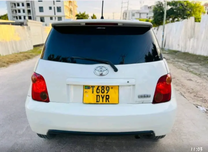 Toyota Ractis (White) thumbnail 4
