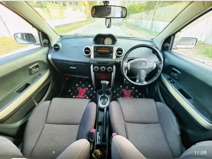 Toyota Ractis (White) thumbnail 5