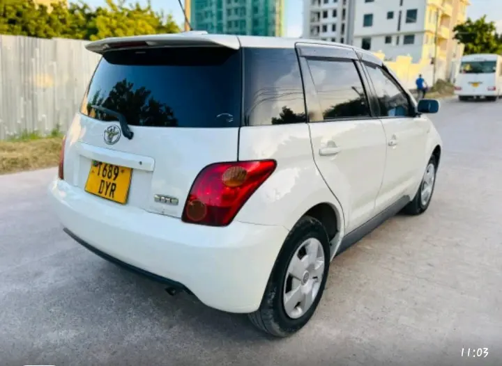 Toyota Ractis (White) thumbnail 8