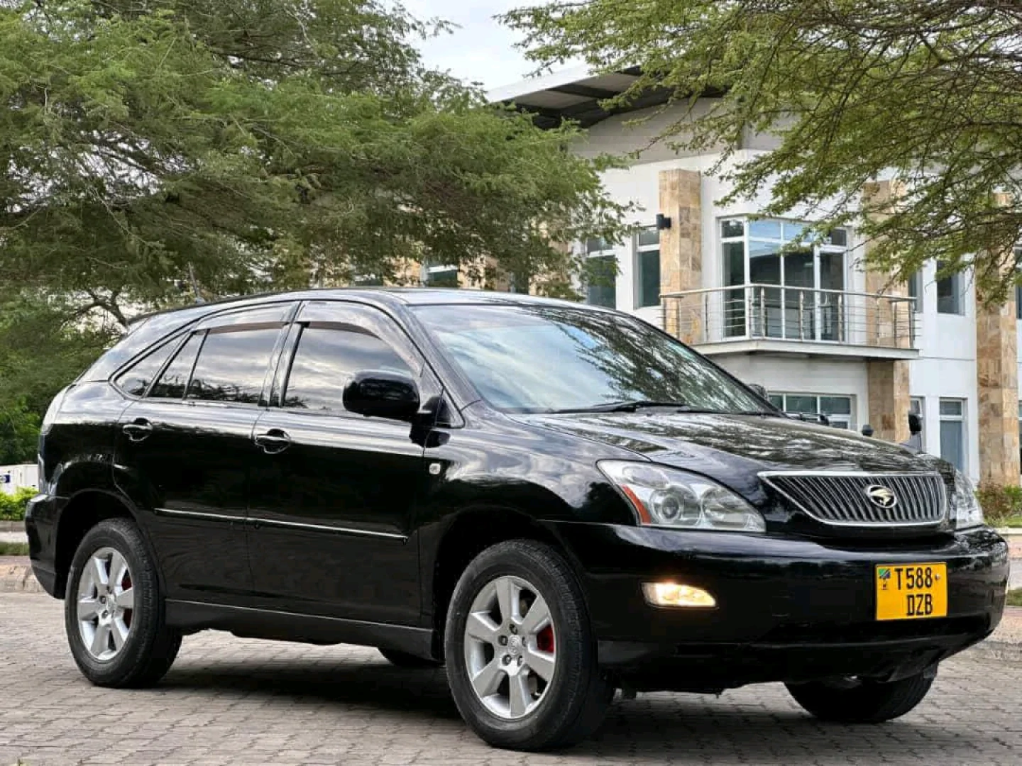 Toyota Harrier 2006 SUV For Sale thumbnail 5