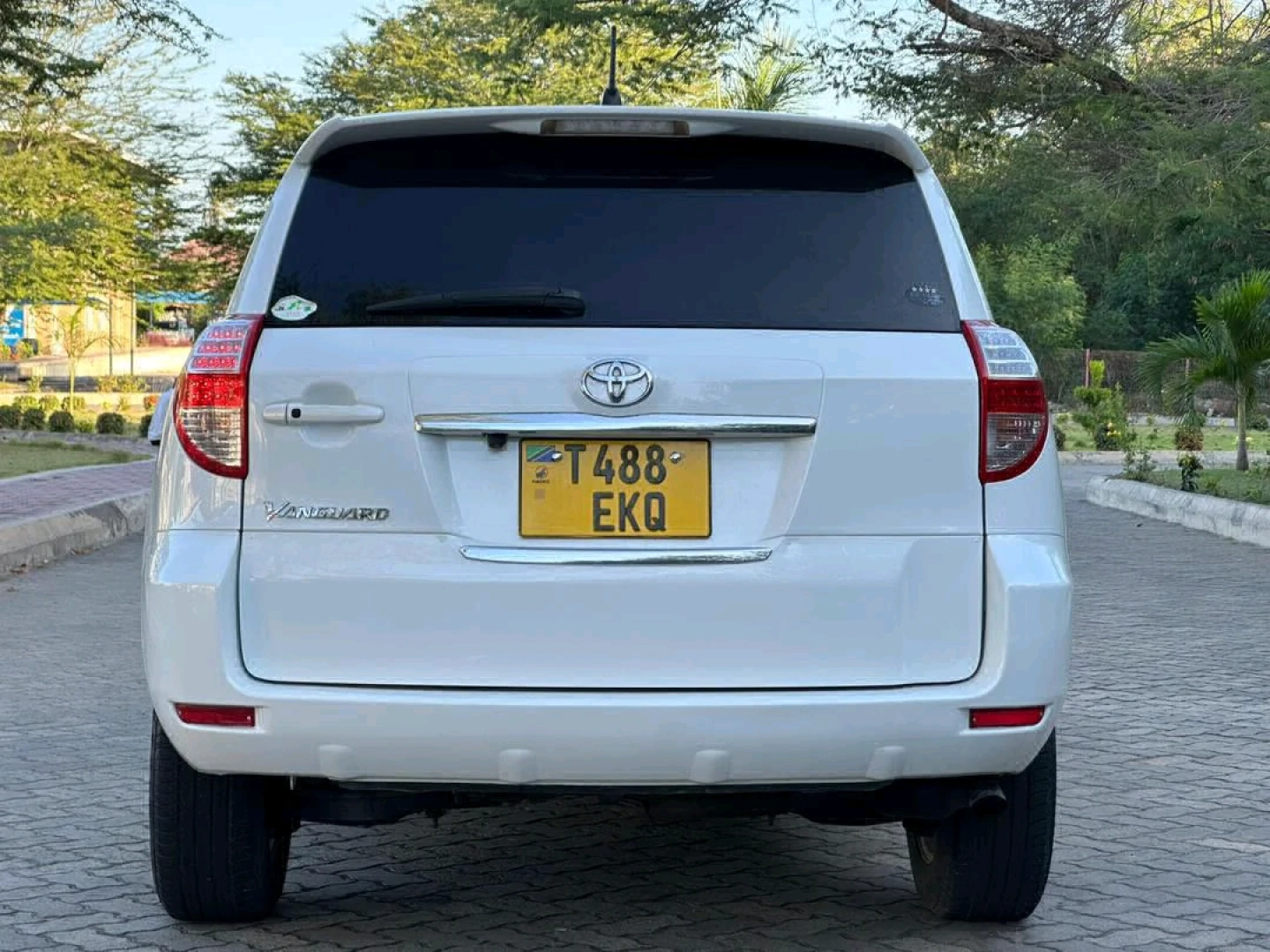 Toyota Vanguard SUV 2009 White thumbnail 4