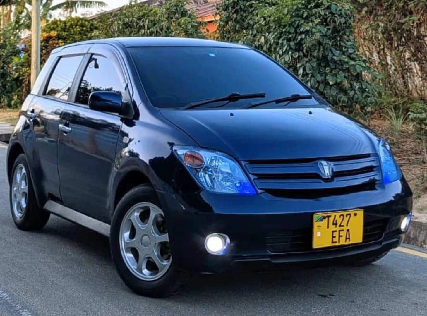 Toyota Ist Hatchback 2004 (Reg No. EFA)