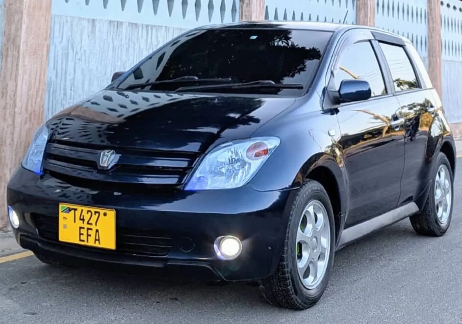 Toyota Ist Hatchback 2004 (Reg No. EFA) thumbnail 2