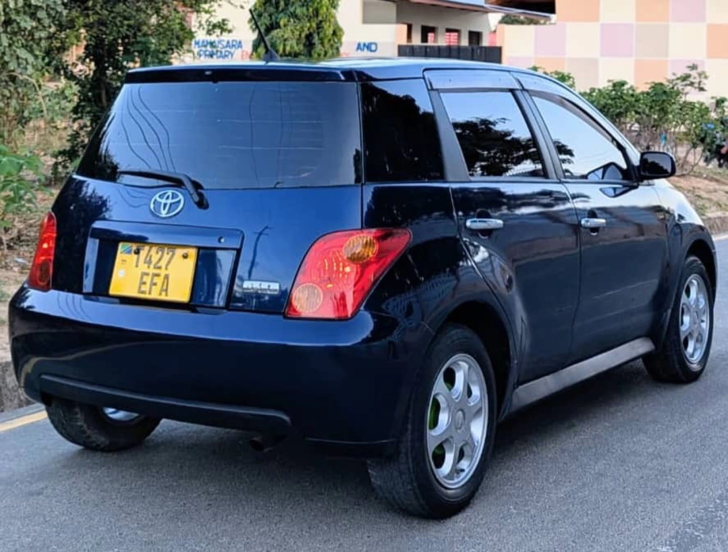Toyota Ist Hatchback 2004 (Reg No. EFA) thumbnail 6