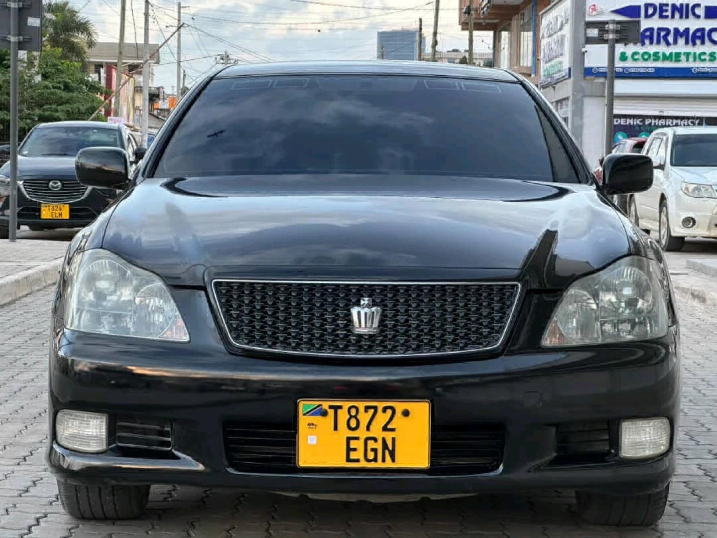 Black Toyota Crown Athlete 2006 (2490 CC)