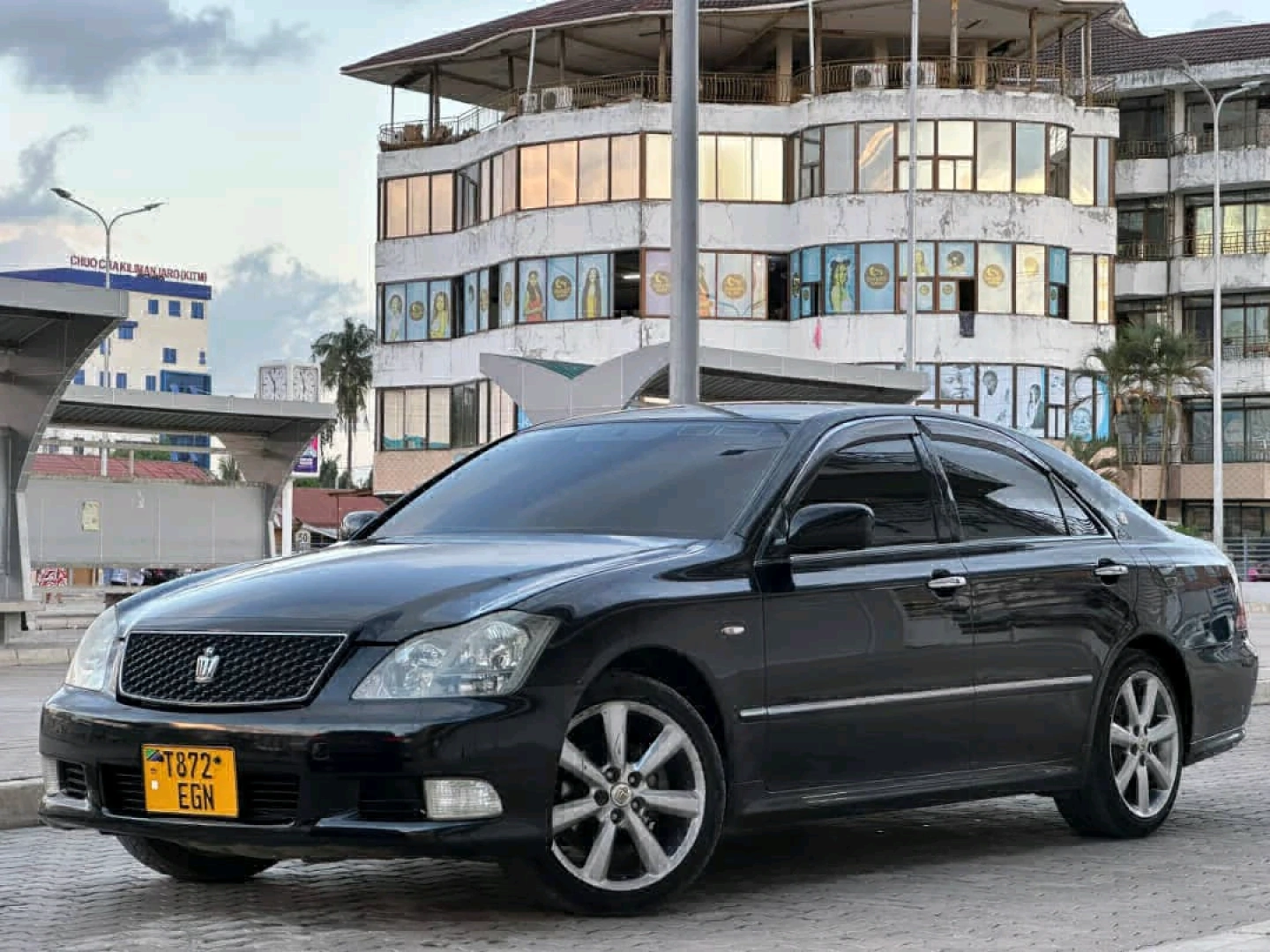 Black Toyota Crown Athlete 2006 (2490 CC) thumbnail 5