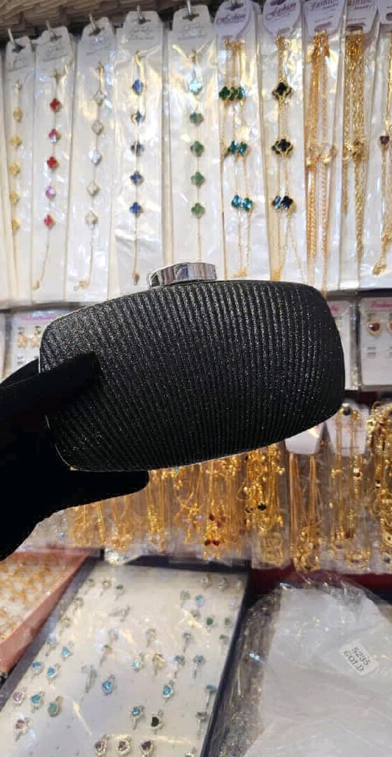 Black Clutch Bag kwa Harusi