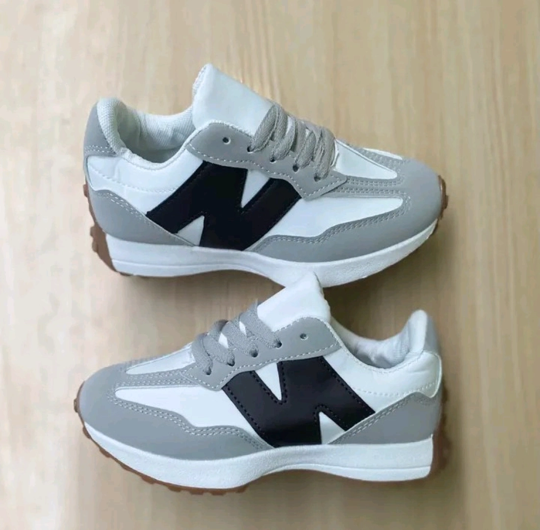 Kids Nike Shoes Size 21-36 thumbnail 2