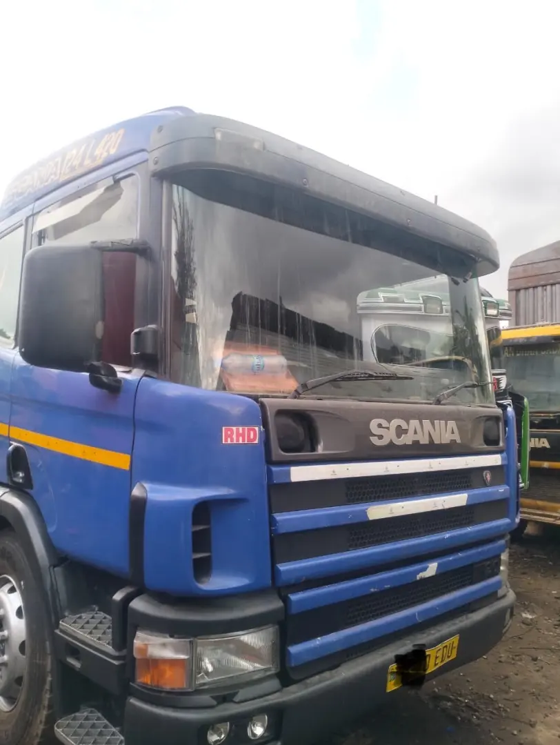 Scania 124 hp 420 Truck thumbnail 3