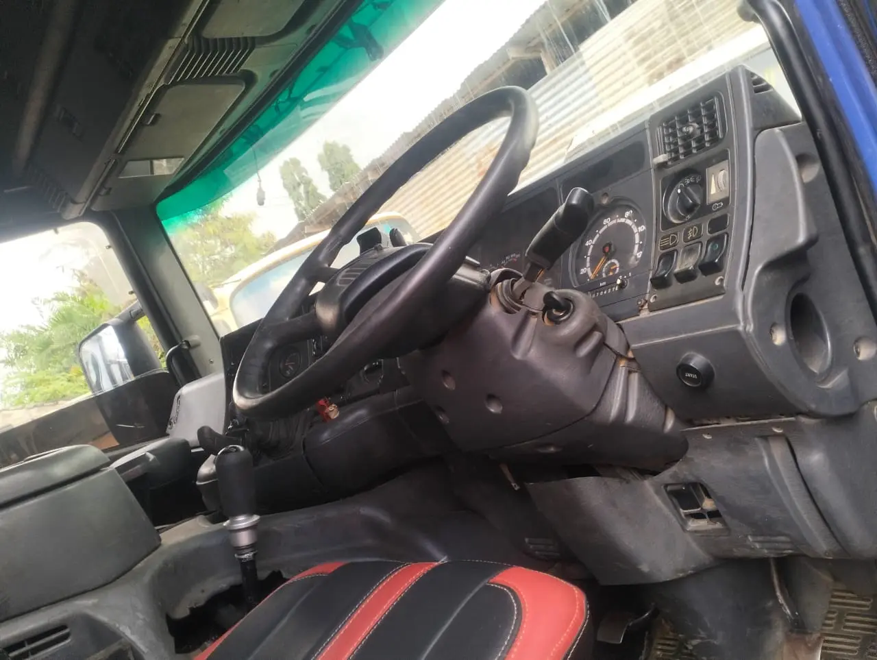 Scania 124 hp 420 Truck thumbnail 5