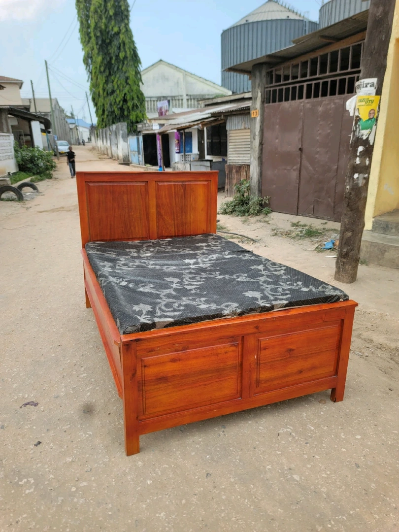 Kitanda cha Mbao 5x6 na Godoro (Full Set)