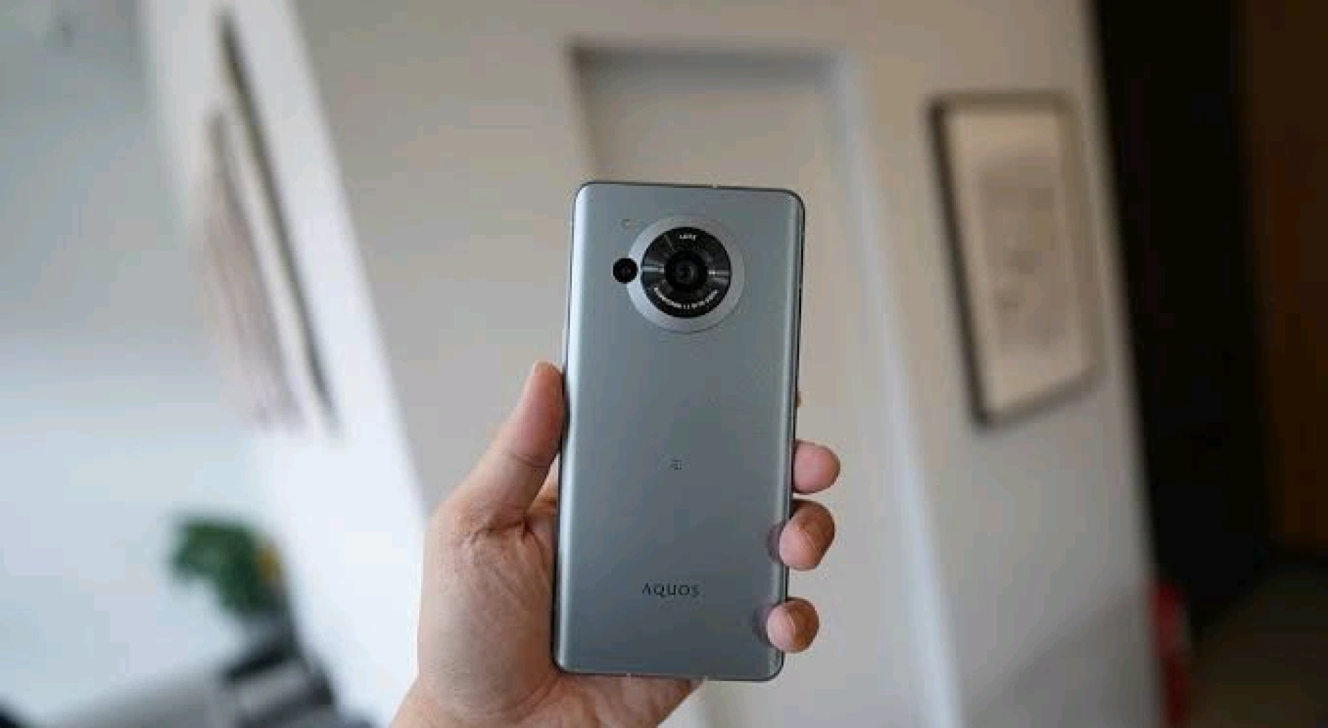 Used AQUOS R7 Smartphone 12GB RAM 256GB Storage thumbnail 3