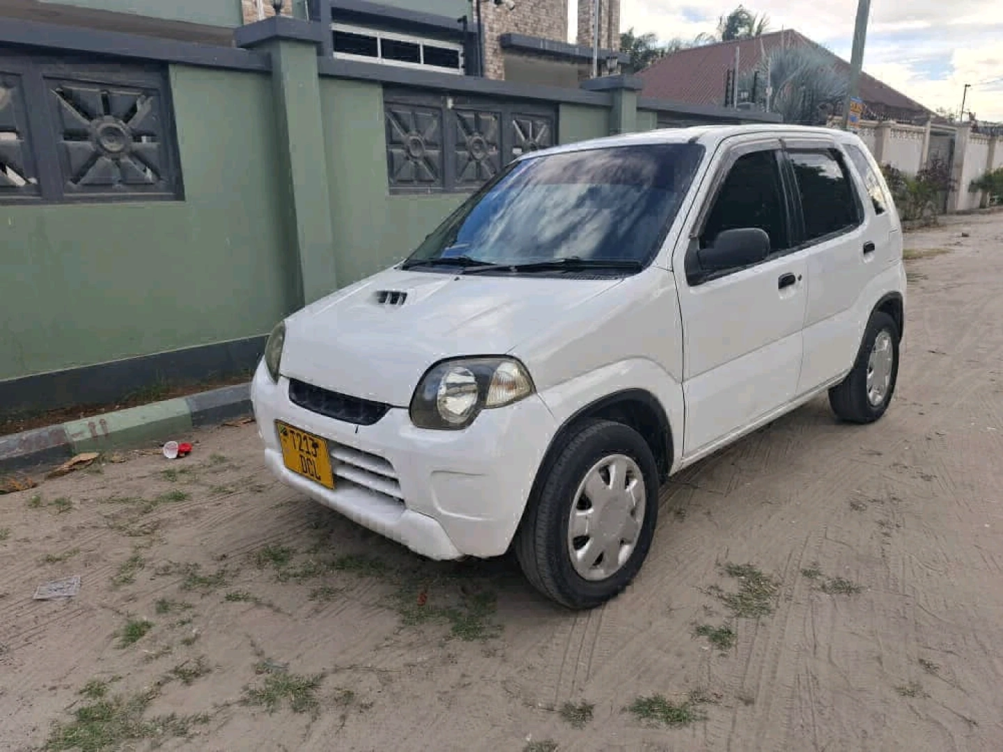 White Suzuki Kei Car for Sale thumbnail 4
