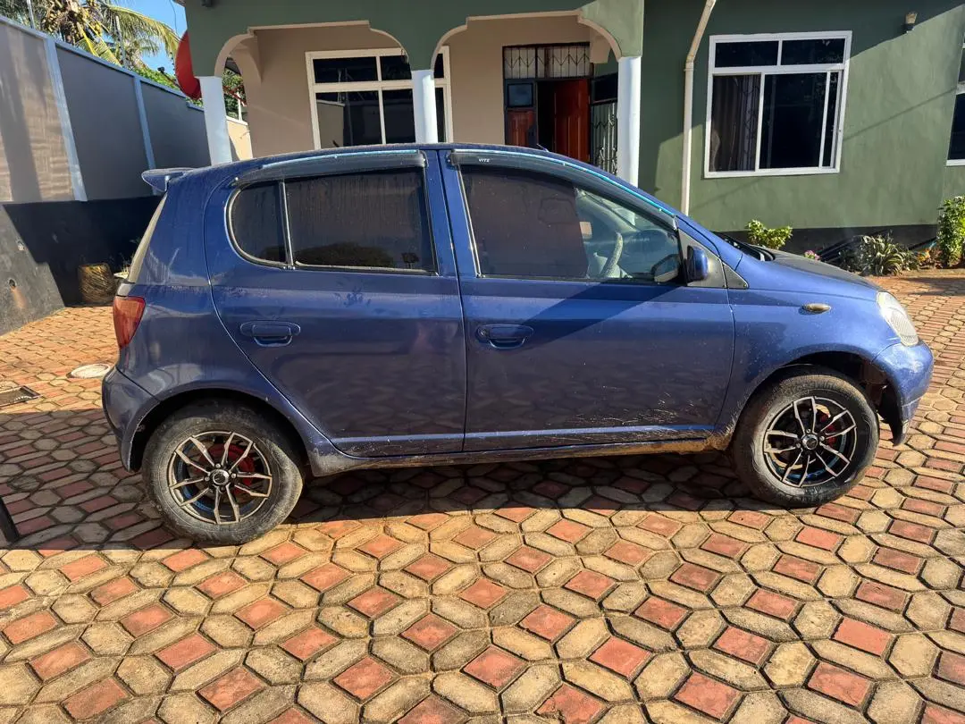 Toyota Vitz Old Model thumbnail 2