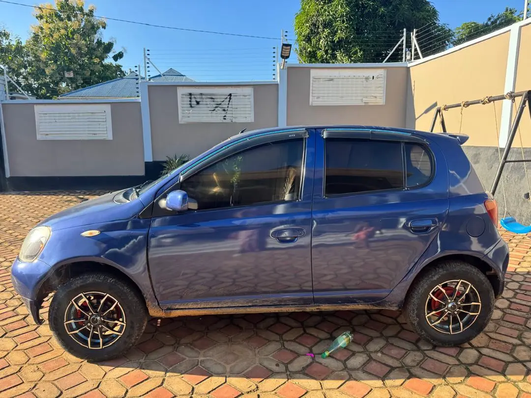 Toyota Vitz Old Model thumbnail 3