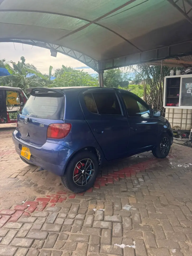 Toyota Vitz Old Model thumbnail 4
