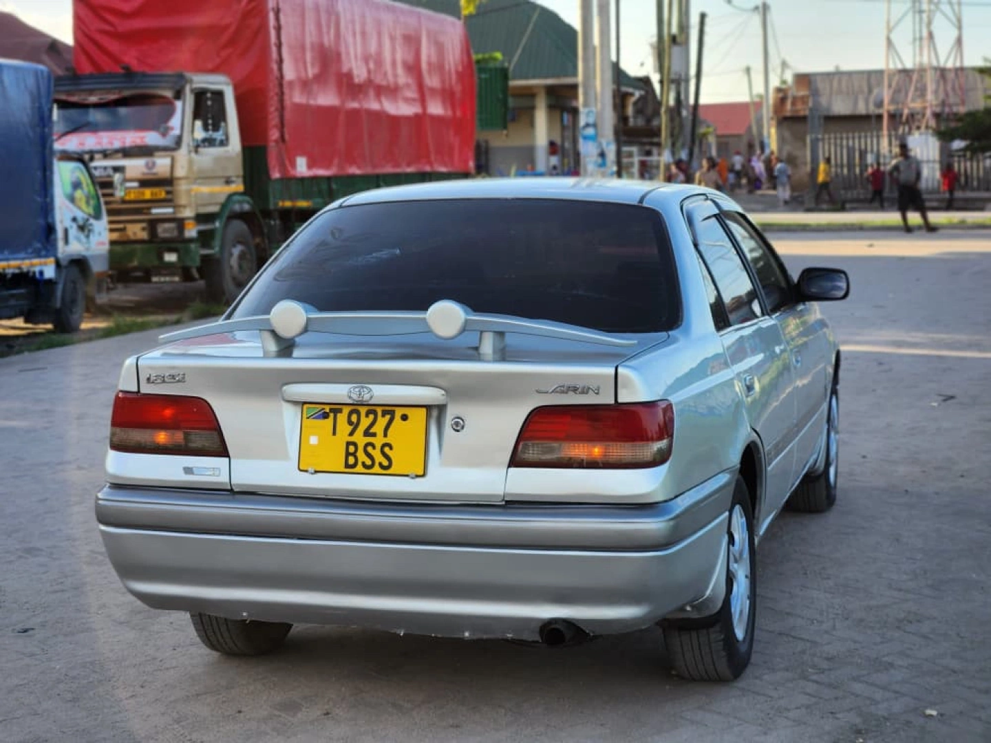 Toyota Carina SI Silver Sedan (1700cc) thumbnail 2