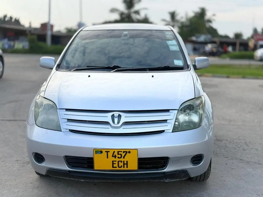 Toyota Ist 2004, Silver