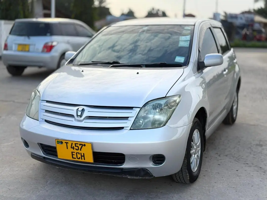 Toyota Ist 2004, Silver thumbnail 2