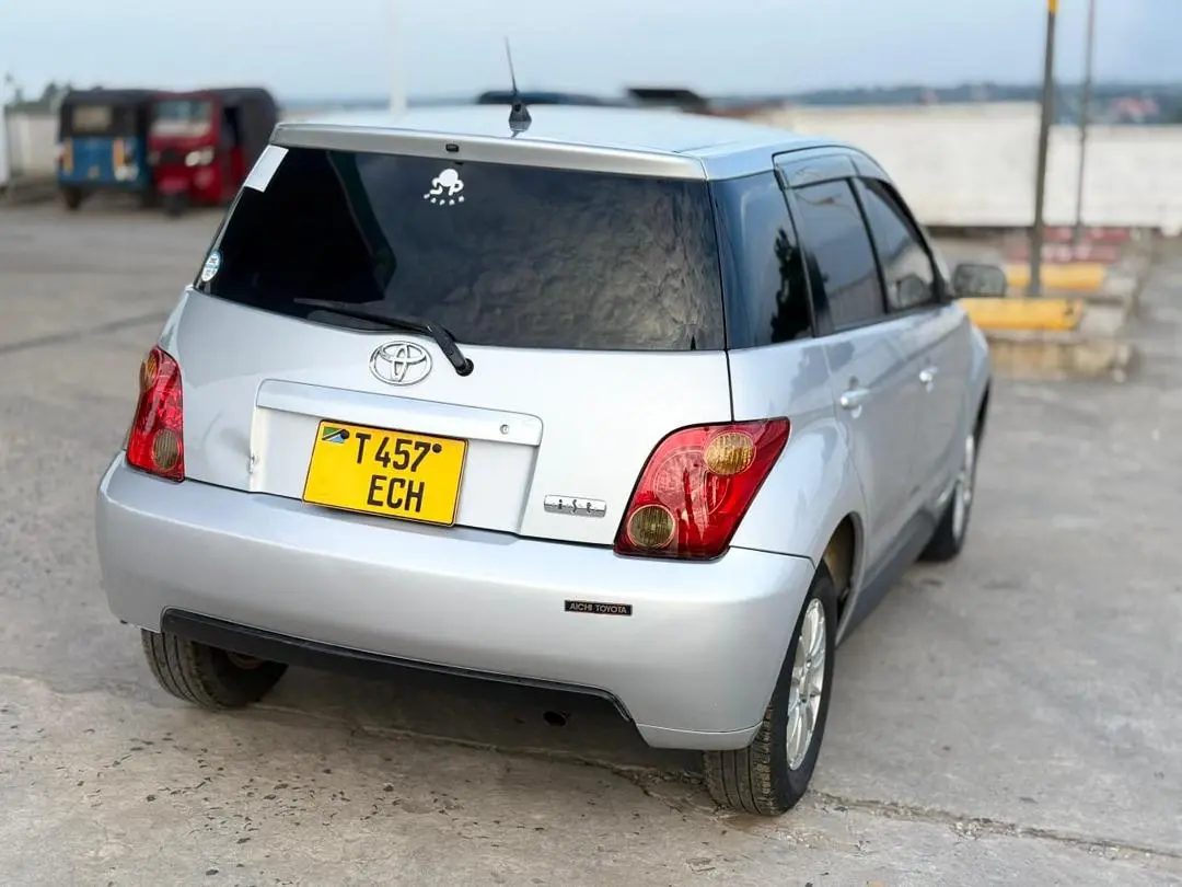 Toyota Ist 2004, Silver thumbnail 3