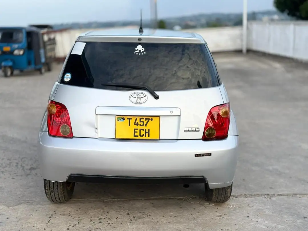 Toyota Ist 2004, Silver thumbnail 4