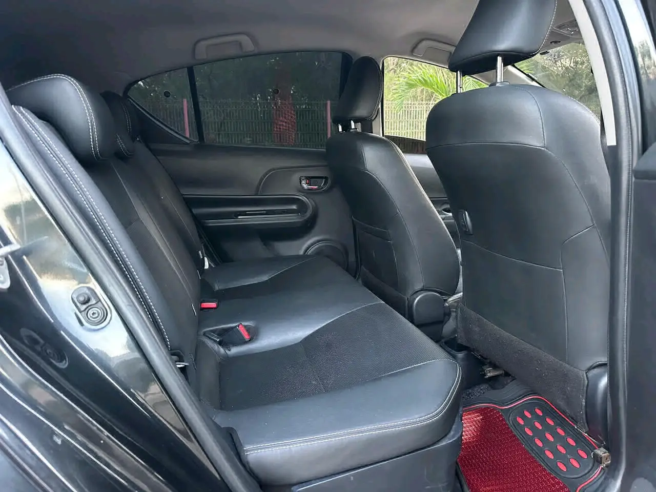 Toyota Aqua 2017 - Black Metallic thumbnail 3