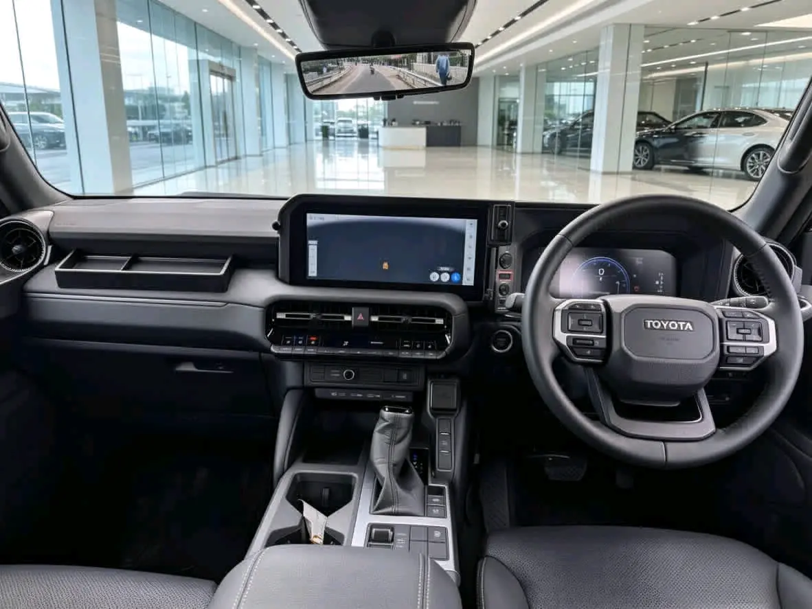 2025 Toyota Land Cruiser LC250 VX thumbnail 3