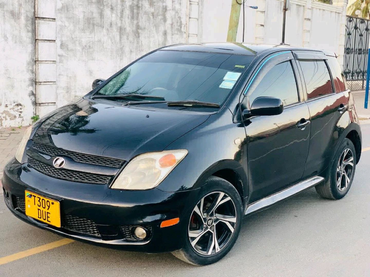 Toyota Ist 2007 Black with Android Radio thumbnail 3