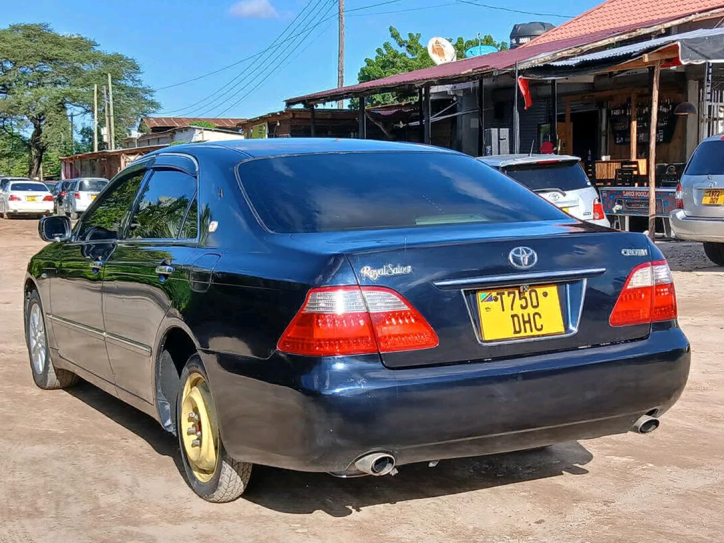 Toyota Crown Royal Saloon 2490cc (Full AC) thumbnail 2