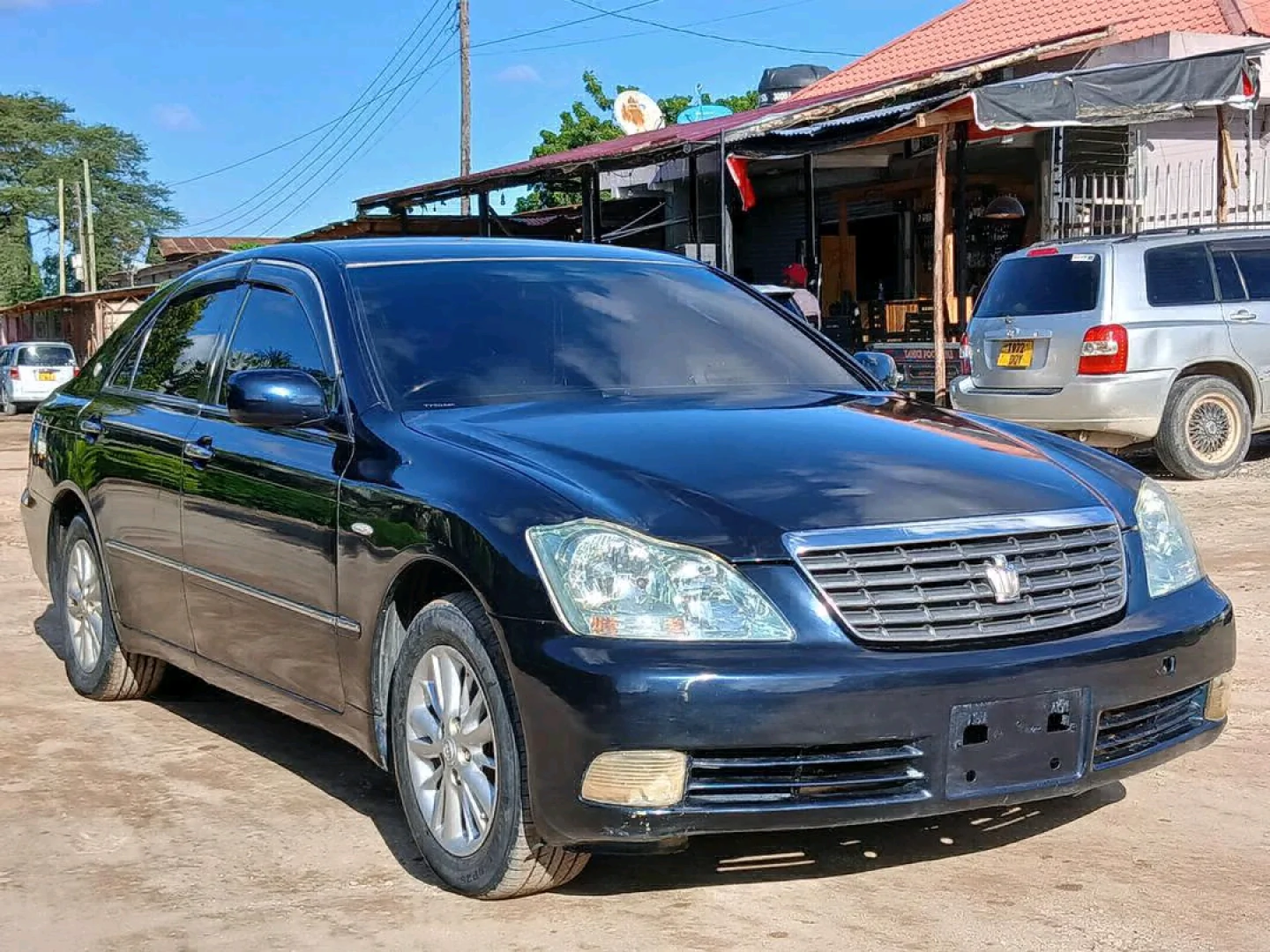 Toyota Crown Royal Saloon 2490cc (Full AC) thumbnail 3