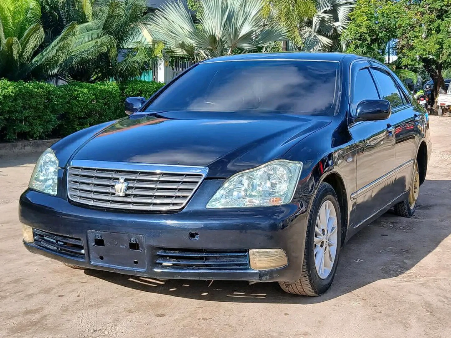 Toyota Crown Royal Saloon 2490cc (Full AC) thumbnail 4