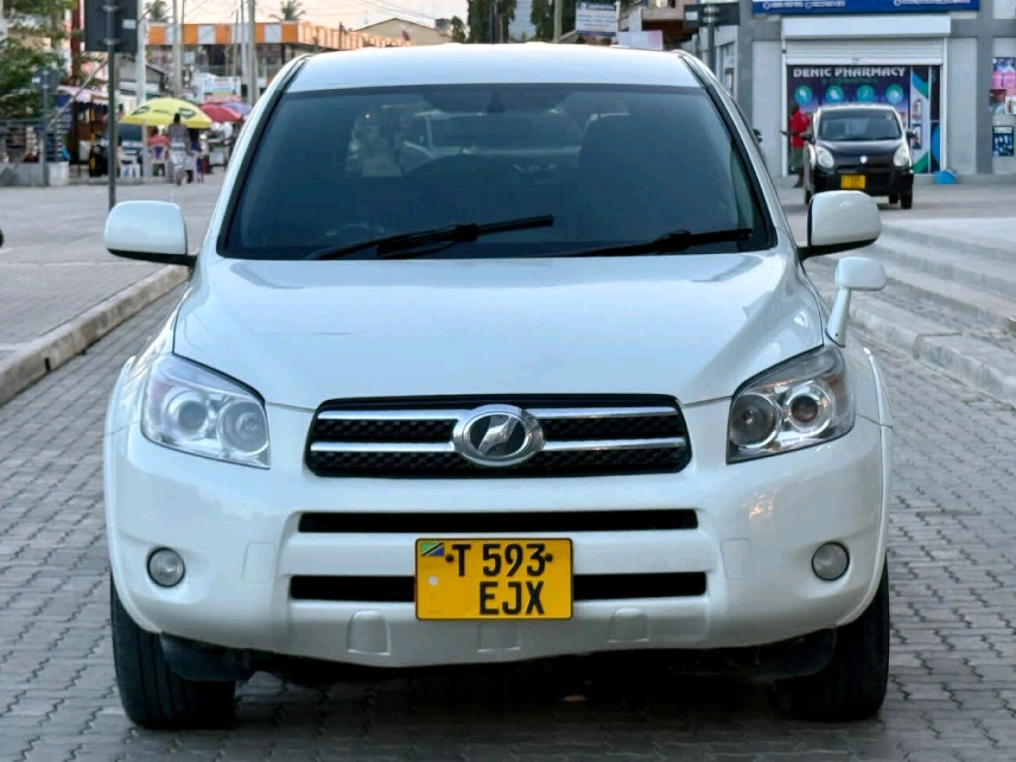 Toyota RAV4 SUV 2007 Pearl White (Reg EJX)