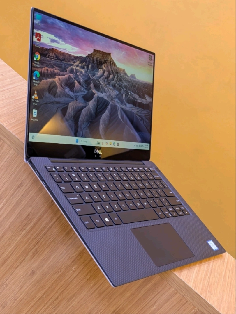 DELL XPS Laptop Core i5 8GB RAM 256GB SSD