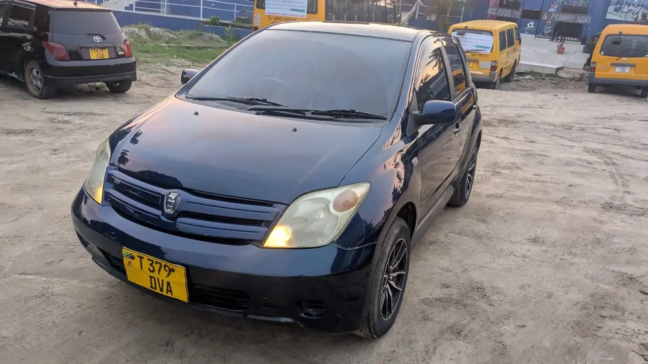 Toyota Ist 2004 thumbnail 2