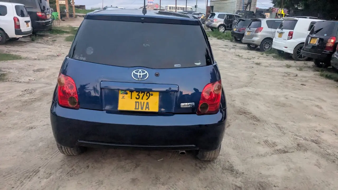 Toyota Ist 2004 thumbnail 3