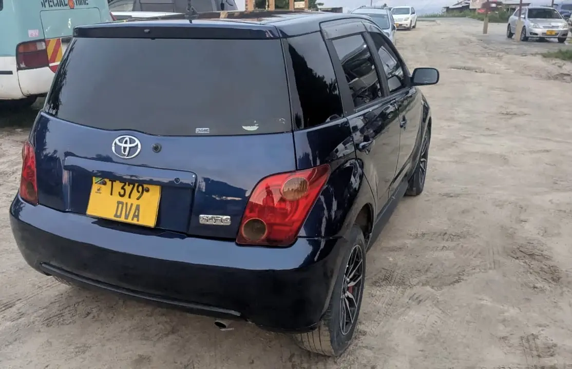 Toyota Ist 2004 thumbnail 4