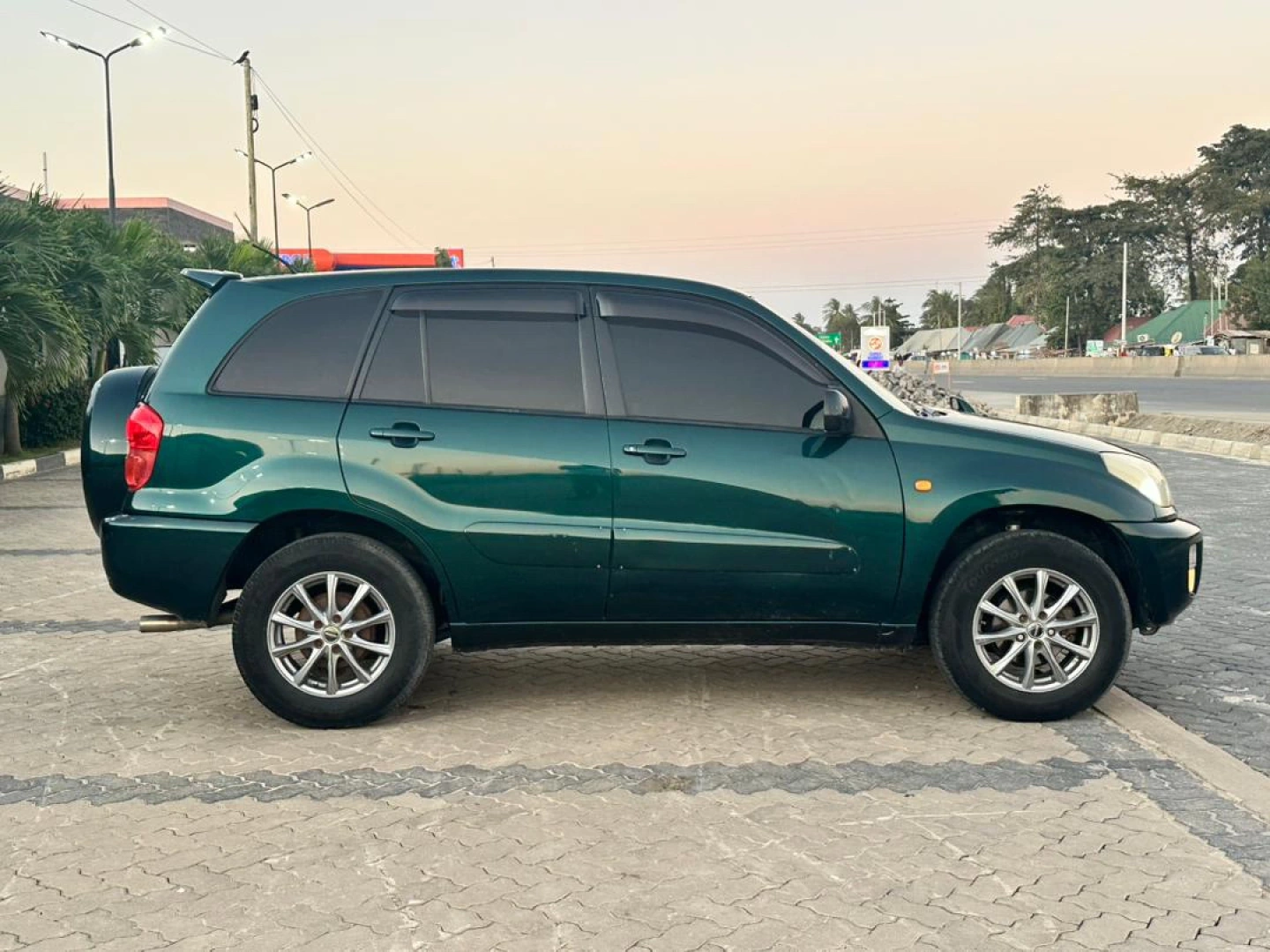 2003 Toyota Rav4 DWW SUV thumbnail 5