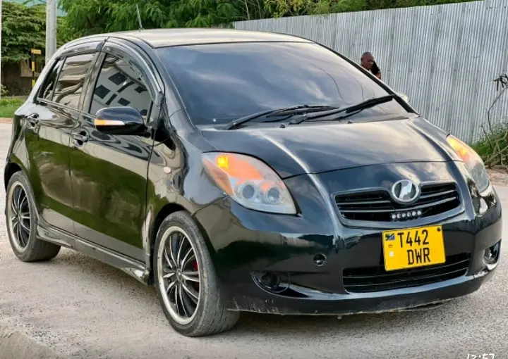 Toyota Vitz Hatchback thumbnail 9