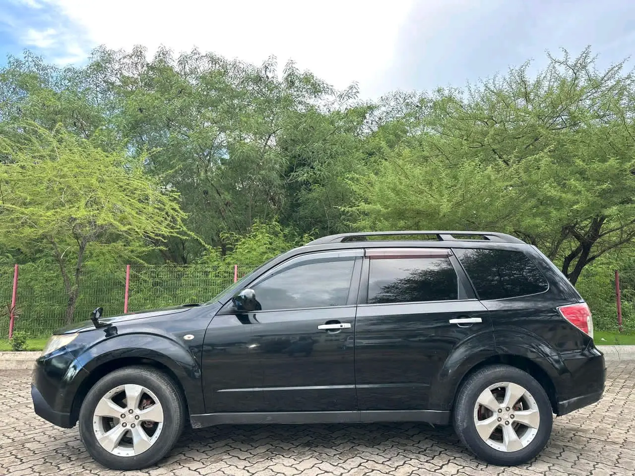 Subaru Forester 2010 (EBK) thumbnail 4