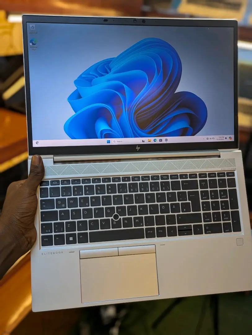 HP Elitebook 855 G8 Laptop (16GB RAM, 256GB SSD) thumbnail 3