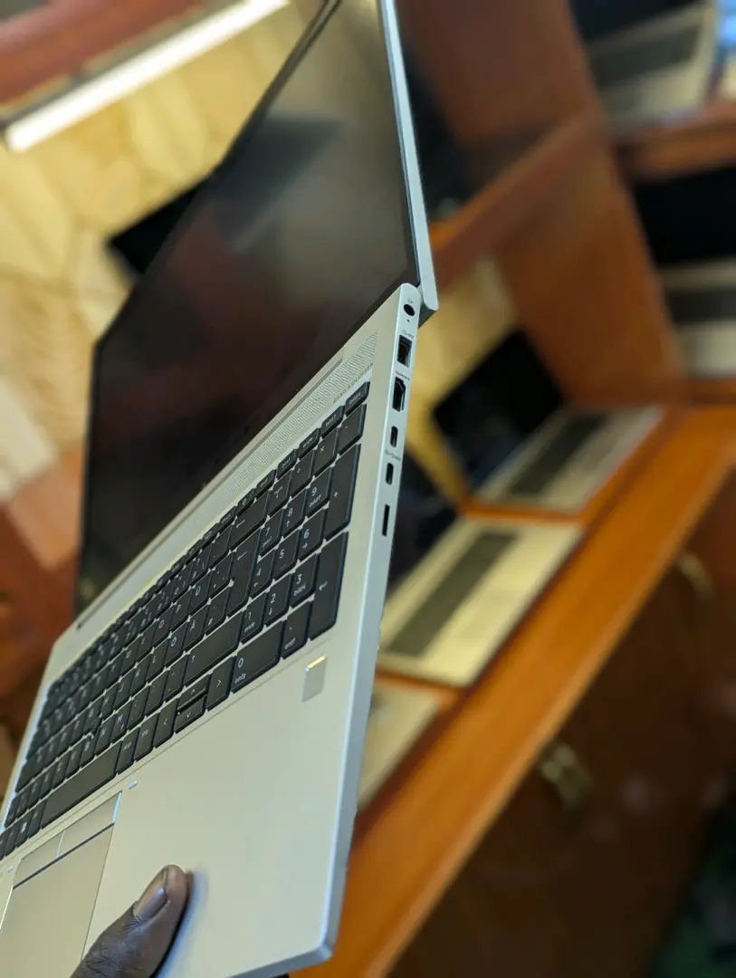 HP Elitebook 855 G8 Laptop (16GB RAM, 256GB SSD) thumbnail 4