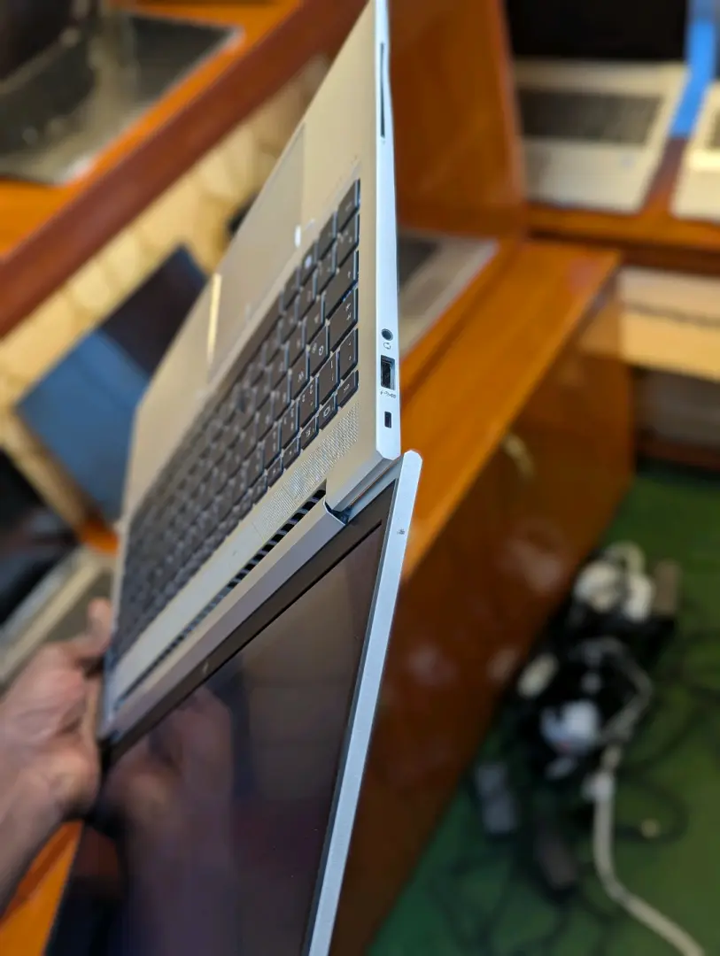 HP Elitebook 855 G8 Laptop (16GB RAM, 256GB SSD) thumbnail 5