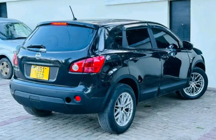 Nissan Dualis SUV thumbnail 2