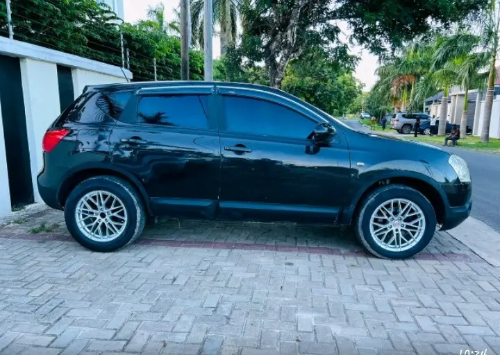 Nissan Dualis SUV thumbnail 7