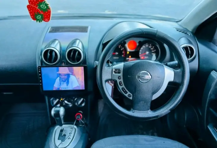Nissan Dualis SUV thumbnail 8