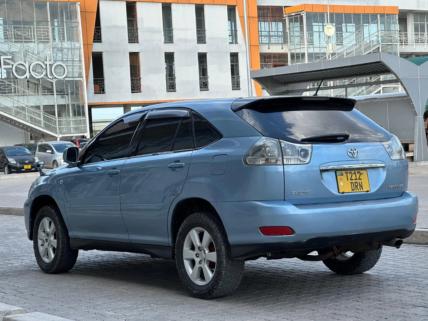Toyota Harrier 2006 Mint Condition thumbnail 4