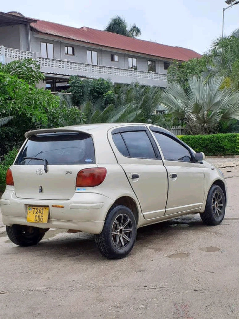 Toyota Vitz Kijicho 1490cc thumbnail 2