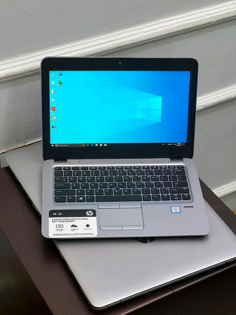 HP Elitebook 820 G3 Core i3 6th Gen Laptop thumbnail 3
