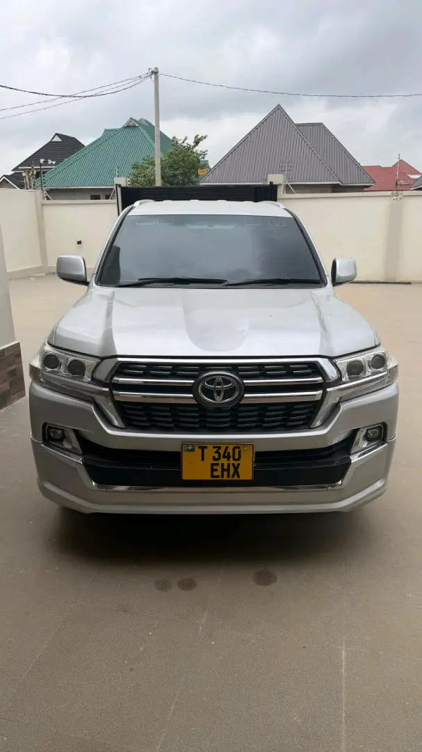 Toyota Land Cruiser V8 Silver (T 340 EHX)
