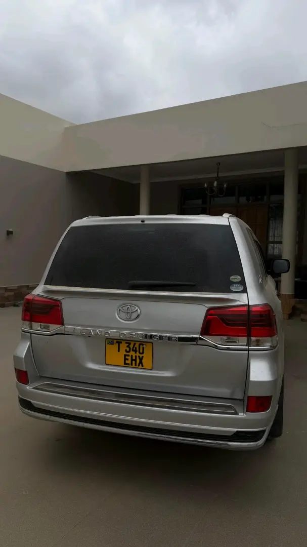 Toyota Land Cruiser V8 Silver (T 340 EHX) thumbnail 2